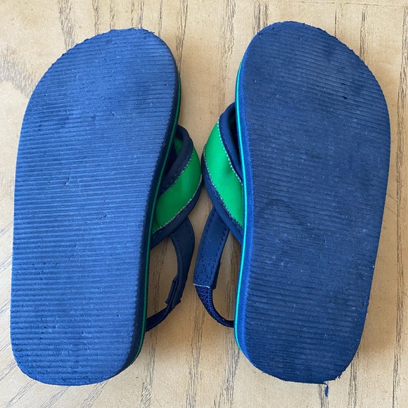 Gymboree toddler flip flops 9 - Picture 3 of 6